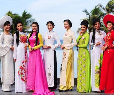 Makeup natural pada pakaian tradisional Vietnam